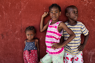 Crianças em um campo para pessoas internamente deslocadas (Haiti, 2012). Foto: ONU/Logan Abassi